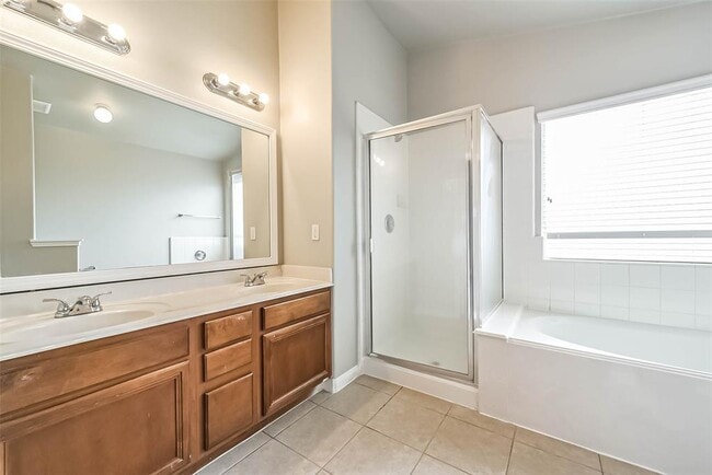 Building Photo - 9911 Driftwood Park Dr