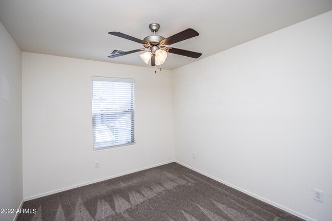Building Photo - 261 N Sandal