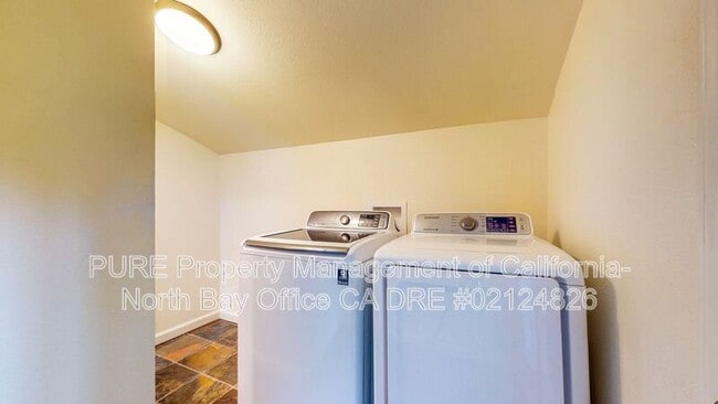 Building Photo - 17475 Summit Ave