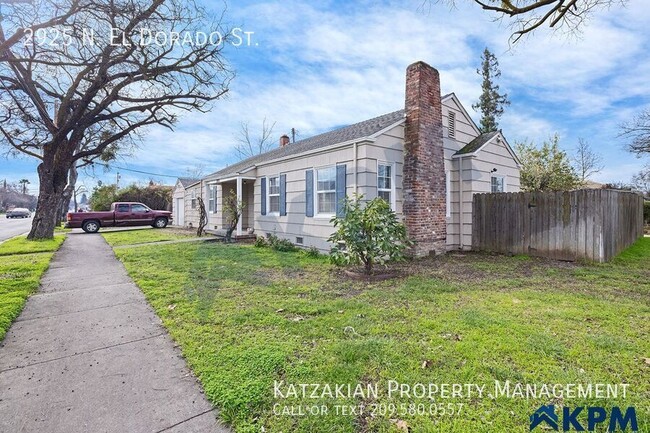 Building Photo - Charming 2-Bedroom 1-Bath + Bonus Room - H...