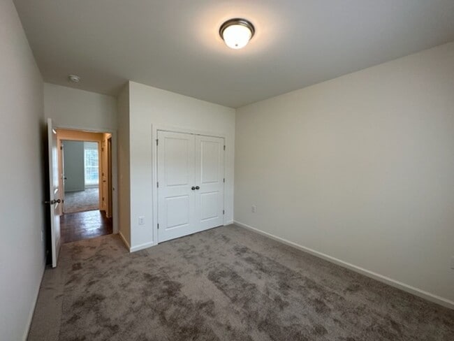 Building Photo - Townhouse / Whitsett