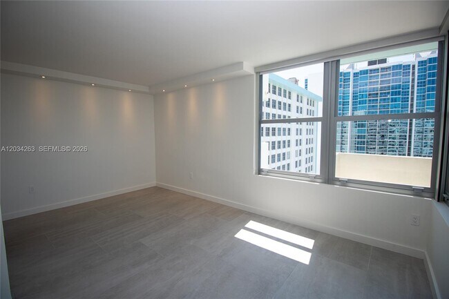 Building Photo - 2899 Collins Ave