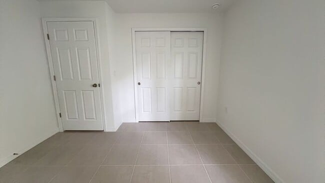 Building Photo - new 4BR duplex