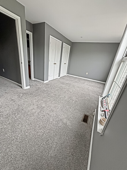 Building Photo - 117 College Station Dr
