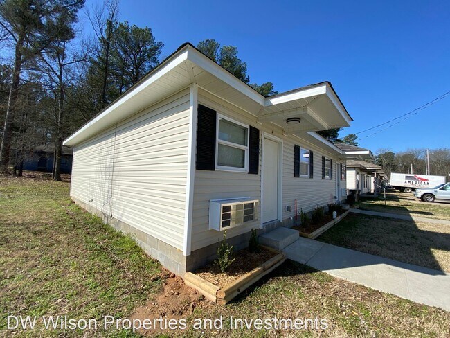 Building Photo - 2 br, 1 bath House - 300A Clint Road