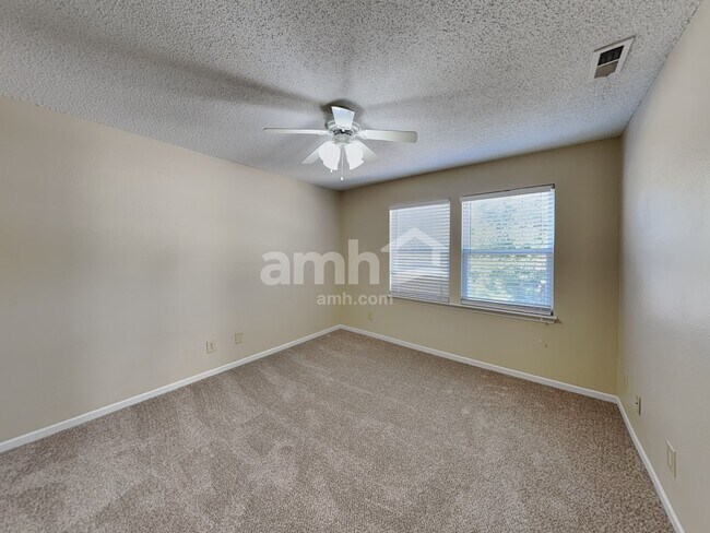 Building Photo - 711 Thornwood Ct