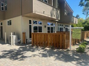 Building Photo - BRAND NEW! 3 bed 2.5 bath Right Next to UCD