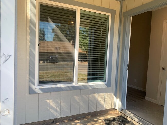 Building Photo - 5417 E Knoll Dr