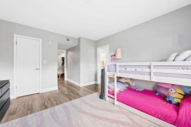 Building Photo - 1881 Middle River Dr