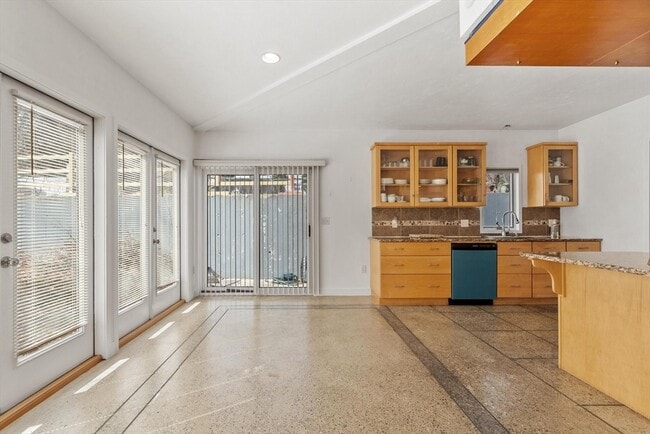 Building Photo - 5 Avondale Ave