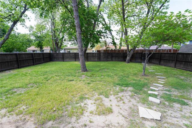 Building Photo - 10231 Pinecrest Dr