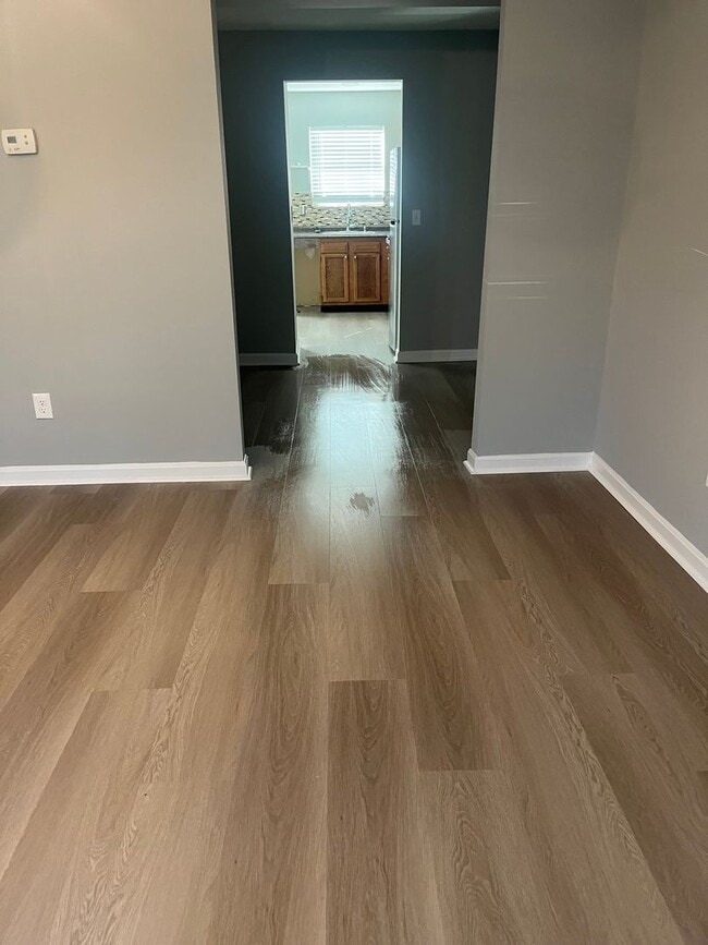 Building Photo - BEAUTIFUL, LARGE 3 BEDROOM RE-MODELED TOWN HOME! END OF GROUP HUGE FENCED IN YARD WITH A DECK! IT...