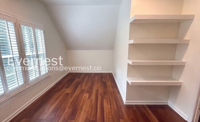 Building Photo - 4 Bed, 3.5 Bath Home with Garage / Pet-Friendly / Available Now!