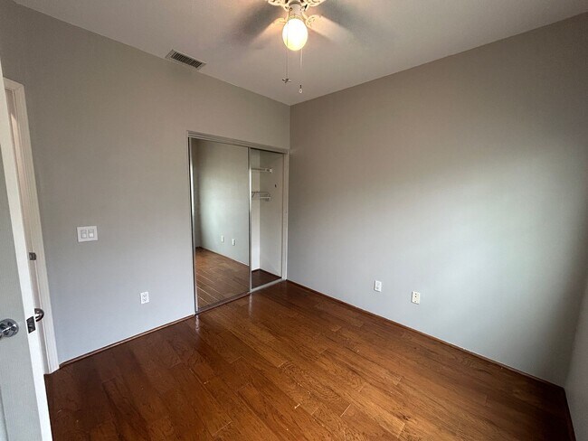 Building Photo - Bright & Airy 3-Bedroom Townhome in Ewa Be...