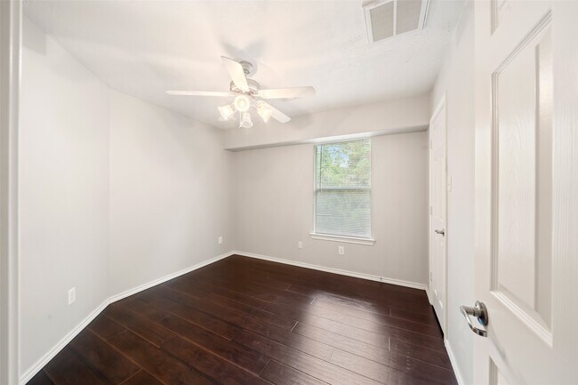 Building Photo - 3 Whitekirk Pl