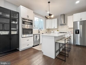 Building Photo - 6621 Hallwood Ave