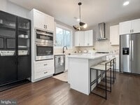 Building Photo - 6621 Hallwood Ave