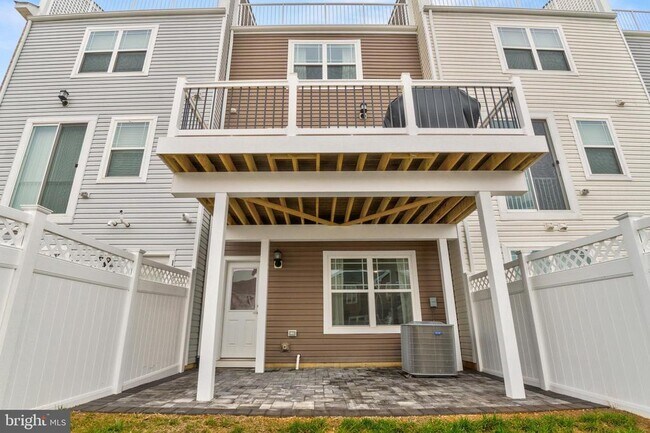 Building Photo - 11716 Emily Dickinson Pl