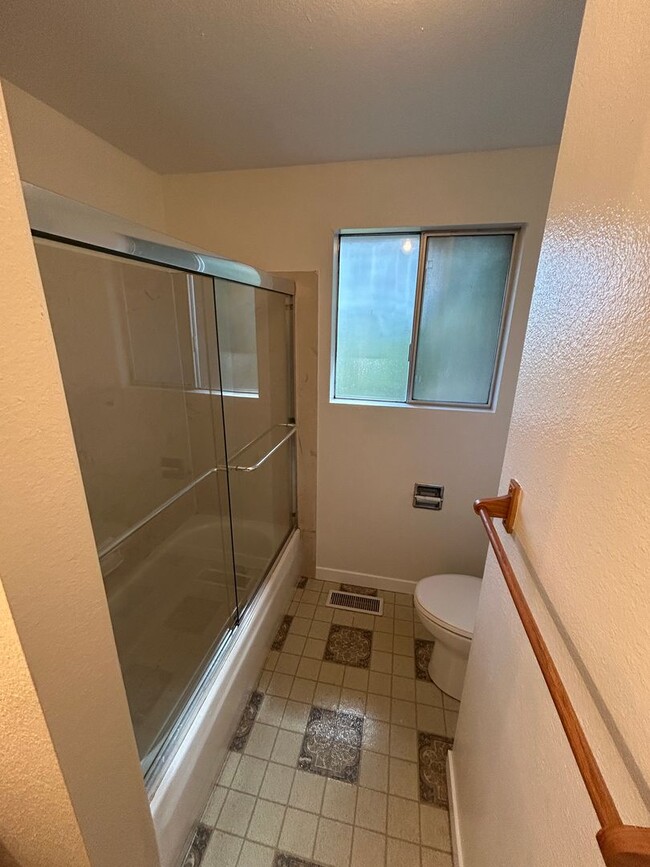 Building Photo - Renovated 3 Bed, 2.5 bath home w/2-car gar...
