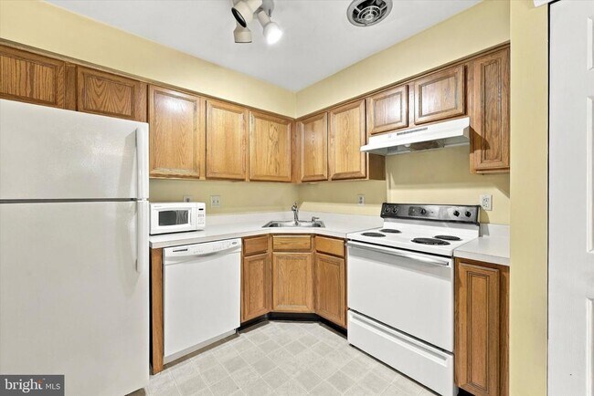Building Photo - 722 Gilbert Pl