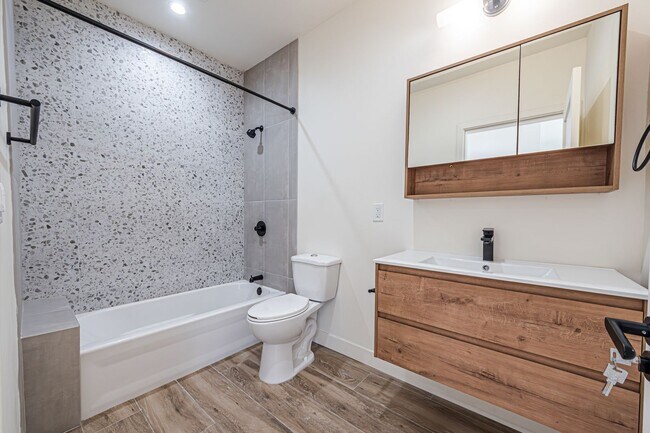 Building Photo - Modern Upstairs 3-Bedroom at 4222 1/2 | On...