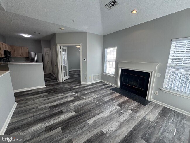 Building Photo - 1716 Lake Shore Crest Dr