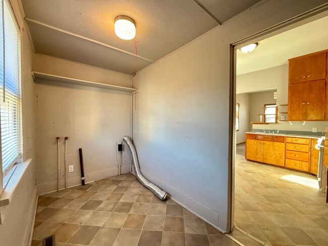 Building Photo - 2 Bedroom Home in a Quiet East End Location