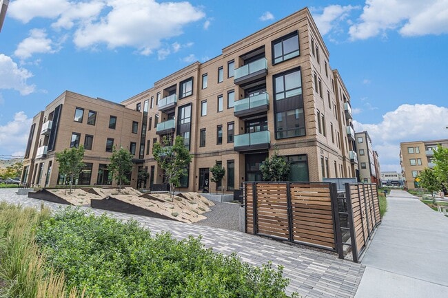 Building Photo - Pearl at Boulder Commons