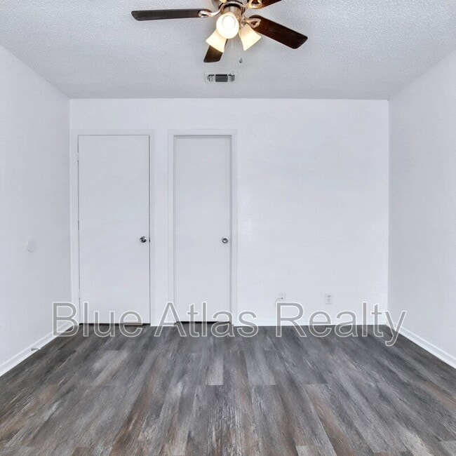 Building Photo - 1705 La Salle Dr