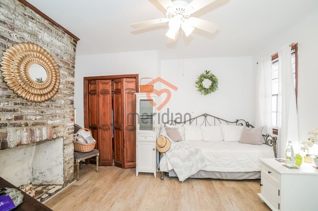 Building Photo - 1 bed / 1 bath ~ Fully Furnished