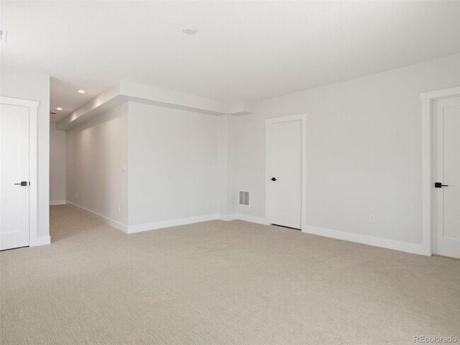 Building Photo - Brand New 4BD, 4BA Half-Duplex in Villa Park