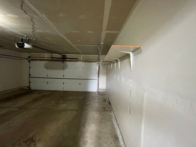 Building Photo - 1624 Fieldstone Dr N