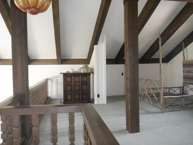 Building Photo - 3 Bedroom, dog upon approval!