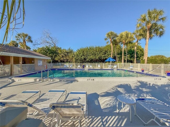 Building Photo - 4958 Village Garden Dr