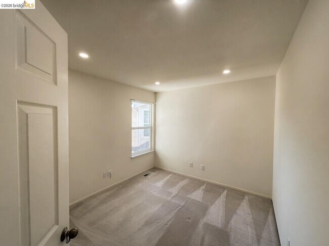 Building Photo - 70 Seabreeze Dr