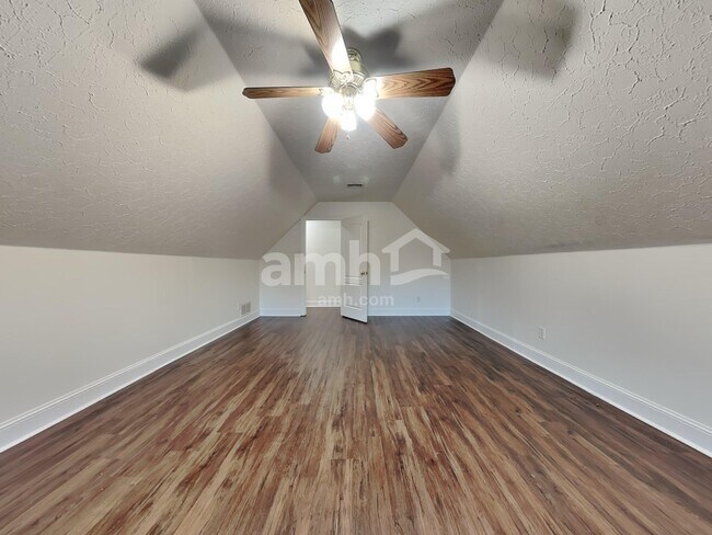 Building Photo - 6207 Chester Cv