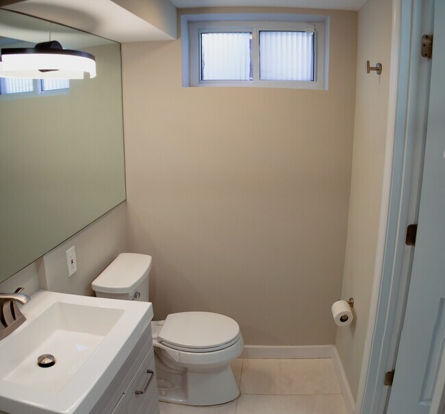 Building Photo - 536 Riggs Rd NE