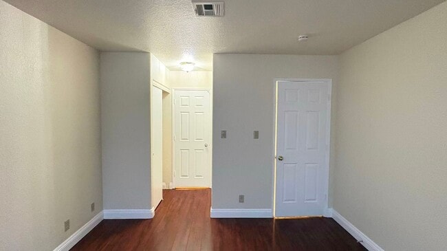 Building Photo - 5038 S Rainbow Blvd