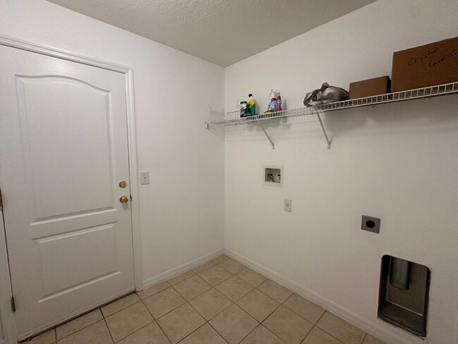 Building Photo - 4 Bedroom, 3 Bath, 3 Car Garage on 1 Acre ...