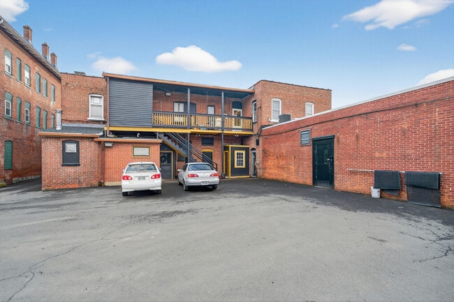 Building Photo - 84 Main St