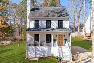 Building Photo - Beautiful 3 bed/ 2.5 Bath Located in a Gre...