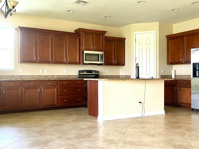 Building Photo - 11263 SW Barton Way