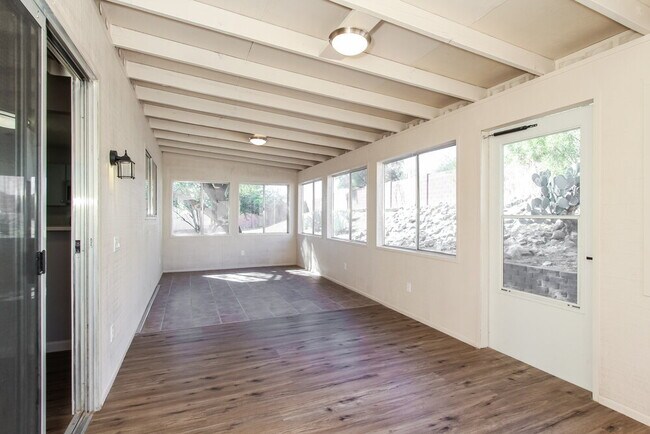 Building Photo - 2690 W Saddle Ranch Pl