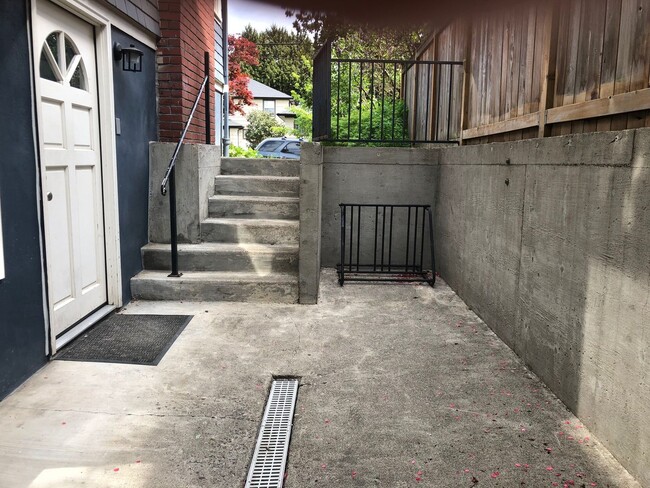 Building Photo - Large Private Bedroom / Furnished! Beautifully Renovated Shared Irvington Apartment Home!