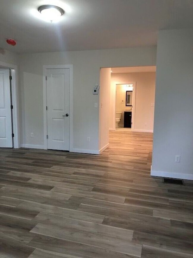 Building Photo - 26 Cedar St