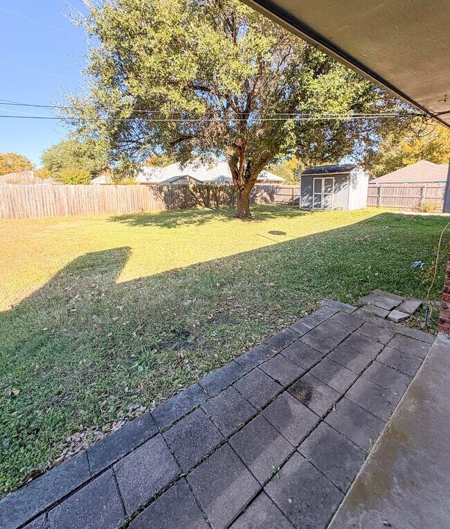 Building Photo - 1221 Walden St