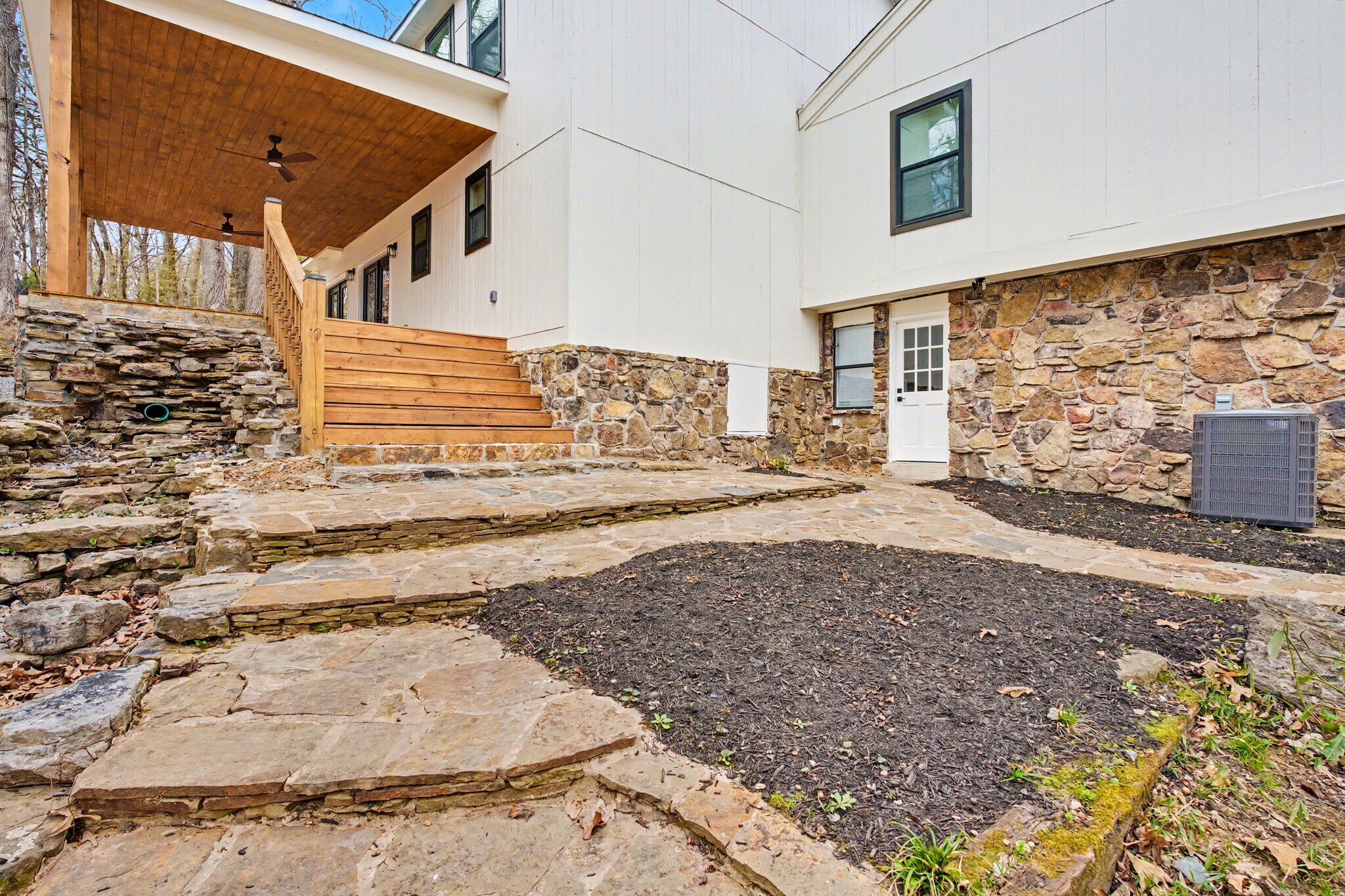 Building Photo - 9345 Rocky Woods Dr