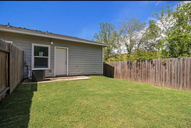 Building Photo - 9834 Pelsey St