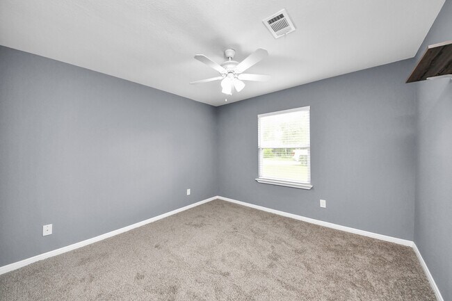 Building Photo - 10021 Hazelhurst Dr
