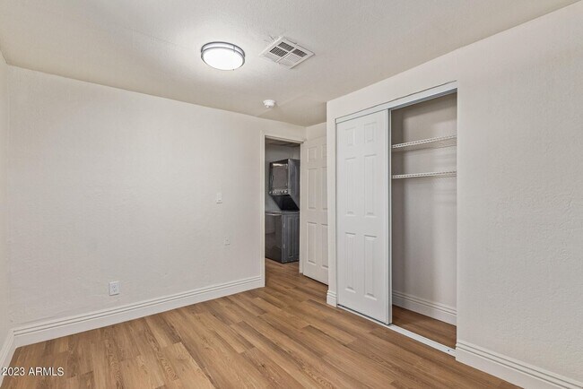 Building Photo - 1429 S 10th Ave